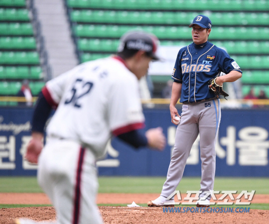 NC Dynos reliever Kim Jin-sung eventually went down to the second group for the third time this season.In a Kyonggi against KT Wiz at KT Wiz Park in Suwon on the 20th, Kim Jin-sung threw 56 balls in two innings, leaving a disastrous record with 13 hits (4 home runs) and 11 runs.Kim Jin-sung was the fifth Pitcher in the seventh inning to go 2-6. Until then, Kim Kyung-moon did not give up the game.If they lose, NC will be back on the 10th place, and the four-point gap in Baseball is not a big difference.However, Kim Jin-sung did not hit Lee Jin-young and hit a two-run homer to Hwang Jae-gyun. After one run, he allowed a two-run homer to Shim Woo-joon again.Kim Jin-sung, who was on the Mound in the eighth inning, collapsed again with a three-run homer to Hwang Jae-gyun and Kang Baek-ho.The word bee is coming out, but the situation of NC is not so good.Won Jong Hyun and Bae Jae Hwan pitched 31 innings and 11 in 23 innings in the game on the 19th, respectively, and Kim said, I have to rest.Five of the 12 Pitchers in the entry will be left except five starters and Won Jong Hyun Bae Jae Hwan, all four of whom were put into the game on the day.If Kim Jin-sung and Won Jong Hyun and Bae Jae Hwan were up, it is likely that they would have criticized him for overworking the Pitcher anyway. In addition, they are currently active in the team.Lee Min-ho, who is the last Pitcher to finish, is in a bad condition. He is in a bad mood when he is resting and going on the Mound.Therefore, ensuring a rest of the finish can be quite precious in the NC position, which is on the verge of a recent downturn.If Lee Min-ho is put in and the number of pitches increases, it is likely to affect not only this game but also the next game.In the Futures League game against the Hanwha Eagles on the 19th, he threw 19 balls in an inning and was called up on the 20th to be put into the game.But the situation in NC is not too good to simply dismiss it as a bee.If Kim Jin-sung threw this in the situation where there are a lot of Pitchers, Paltu is right.But with the last team, close to 100 games left, putting all the Pitchers left in a game that is almost confirmed to lose does not seem like a good operation.This is why we cant conclude that its a bee-to-be.