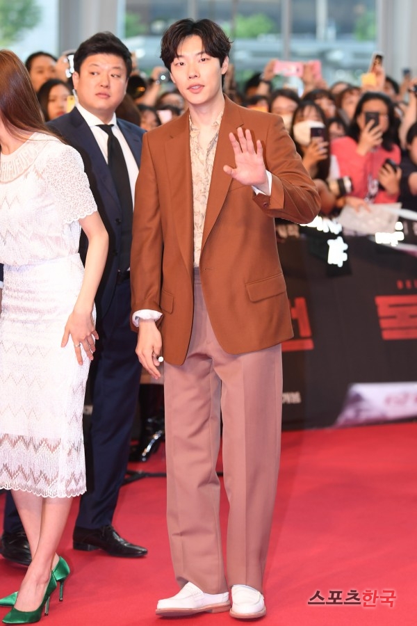 Actor Ryu Jun-yeol attends the film Believer (director Lee Hae-young) red carpet event at Time Square in Yeongdeungpo-gu, Seoul on the afternoon of the 21st.The film Believer is a story about the story of Detective One, who is working with Lees member, Ryu Jun-yeol, to catch Lee, the unidentified boss of Koreas largest drug organization.Cho Jin-woong Ryu Jun-yeol Kim Sung-ryong Hae-jun Park Jin Seo-yeon Kang Seung-hyun Cha Seung-hyun and Kim Joo-hyuk will appear.