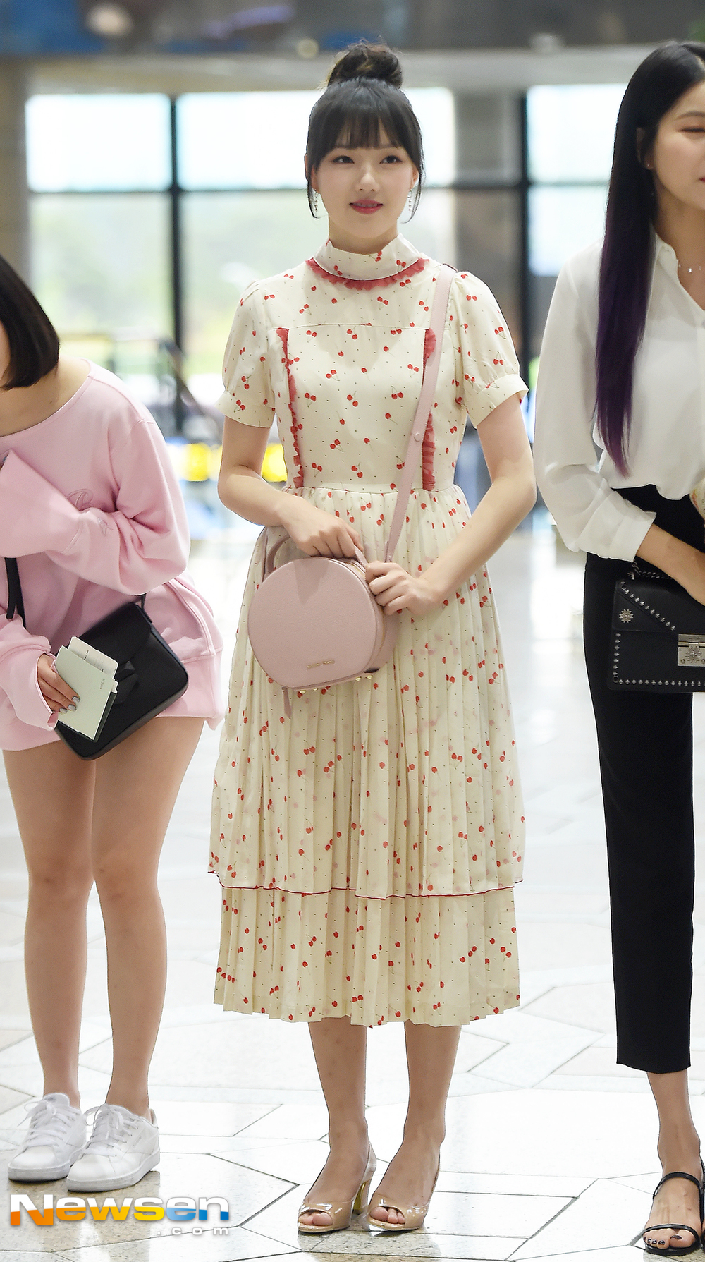 GFriend left for Japan on May 22nd through Gimpo International Airport in Gangseo-gu, Seoul.GFriend Yerin poses on the day.kim hye-jin