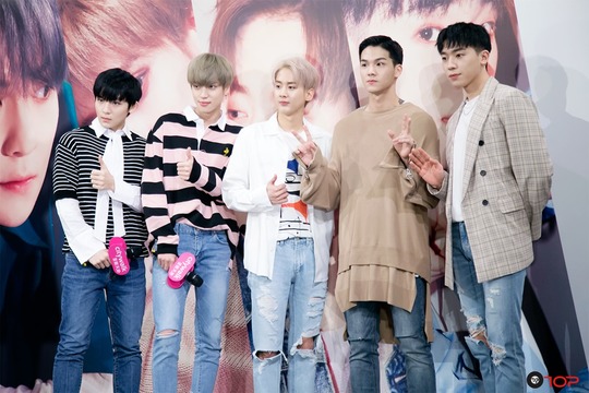 Group Teen Top visited Hong Kong in four years and received enthusiastic hospitality from the local community.Teen Top, who visited Hong Kong on May 21, attended the press event ahead of the solo fan meeting held on the 22nd, and received enthusiastic hospitality from local fans.Teen Top conducted a fan meeting pre-press event with more than 20 media from Hong Kong, including TVB, Dongwang Media, Dongsung Entertainment, Hong Kong01, Dongbang Ilbo and Apple News.Local media had a time to ask Teen Top various questions such as his impression of visiting Hong Kong in four years or food he wanted to eat at Hong Kong.The event attracted about 1,000 people, including media outlets, to realize the global popularity of Teen Top.In particular, Teen Top prepared a Cantonese greeting for Hong Kong fans and captivated the Fan heart of local fans. He also provided a place to communicate with fans who participated in the fan signing ceremony.In the middle of the event, Teen Top participated in the Lindsey Vonn which was held in Hong Kong to commemorate the World Cup in Russia.The Football Challenge is part of a charity campaign to help children with autism. Starting with the Teen Top, Hong Kongs famous entertainers and sports stars will participate in the campaign and continue their intentions.Teen Top will meet local fans today through Hong Kongs exclusive fan meeting Teen Top Live Show 2018 In Hong Kong (TEEN TOP LIVE SHOW 2018 IN HONGKONG) on the 22nd and will continue its active activities at home and abroad.hwang hye-jin