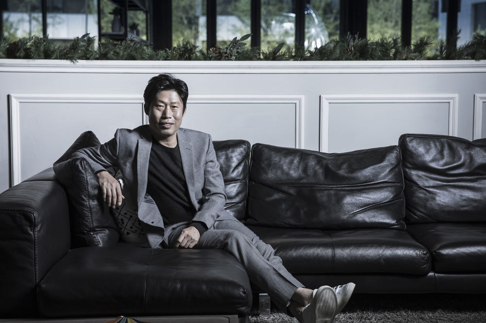 Im a Ma Seong-ui man? Does that make sense. What kind of Ma Seong-nam am I, just drawn in a movie...In the movie The Wrestler, I met Actor Yu Hae-jin, who was divided into Mass Man who was loved by many women, including his sons childhood friend Lee Sung-kyung and unique blind date Hwang Woo-sul.Yu Hae-jin was poisonous to the modifier Masongs man and laughed with his head bowed.Yu Hae-jin, who met with reporters on the day, said: Its a good friend with energy, a vibrant and plump personality.I was tired at the time of shooting, but it was good because of Lee Sung-kyungs vitality. I praised Lee Sung-kyung, but I was very embarrassed about her love line.I am sorry and I am. It does not always seem to be comfortable when I am with other actors. The Wrestler looks like Lee Sung-kyungs unrequited unrequited love drama at first glance, but it is actually a film focused on Father and his sons conflict, and Wealthys growth.In The Wrestler, a story about 20 years since she turned into a professional householder in the former The Wrestler, the beginning of Yi Gi with unexpected characters by her 9th-tier son, Yu Hae-jin, and the pleasant reversal of peaceful everyday life, Yu Hae-jin is a training program for her wrestling prospect son Kim Min-jae He played as a former wrestler, Father, who was all-in.Yu Hae-jin also had to work on high-intensity training because of his role as a wrestler.Yu Hae-jin said,  Fortunately, my character was drawn as a wrestler 20 years ago, so I did not really need to do well like Minjae, but I had to stay in my body anyway.It was really hard to practice the basics. It was a lot of sweat. It was like before, Whats the hard part?Ill tell you this, but it was really hard. But Yu Hae-jin stressed that Kim Min-jae, who plays a wrestling active player, has suffered much more than he has.I didnt have to do that like Minjae, I was just that hard, but Minjae is a wrestling prospect, I had to do really well, Minjae would have been really hard.Min-jae did not just imitate, but he did 100% of it. It seemed to be because of greed because it was the first time in the movie.If you get hurt, youll have to hand it to yourself. So its better to ask a stunter to tell you what you cant do.Youre going to end the movie on the one hand. Think of your real body. Actually, I did it when I was a kid.So there are many such actors. Son didnt talk to him, either. When they talked about it, he was too hurt.He was hurt worse than I was. I gave him a lot of advice. He was so nice and sincere.Its really good, it just feels like its just a look.Yu Hae-jin, however, praised Kim Min-jae, who was a very special affectionate son even if he was a real son.I didnt know Friend well, Kim Min-jae, and I thought at first I was the right combination of what we called Wealthy. Is this something youd believe in appearance?I thought about it, but I was so excited about it. Min-jae is good at it, and its good to have a dinner after dinner.When you meet such Friend, the work is fun.Yu Hae-jin, who exchanged more opinions than technical stories and worked with Kim Min-jae, recalled that he was able to create more synergy.In fact, during the filming of the movie, I felt the truth and tears flowed.The Wrestler contains the universal anxieties of a middle-aged man with a long-term son.Even though the actual age is similar, how did the unmarried Yu Hae-jin understand and act on this feeling?Yu Hae-jin spoke with a heartfelt voice on his own experience.The way I saw my children on the street and the way I took them, I felt different, and I thought, Im going to be upset by my parents.Thats changed. I think Im more in-depth than I used to. I actually said a lot of things.In fact, when I talked honestly about Shishi Sekisui, I felt that my mother would have been hard to do even though it was a half-entertainment program.As such, I turn around saying, Lets not talk while doing this work, but it seems to be a lot of thoughts.I do not have children, but it is getting older when my parents are old, so it seems different from when I drank without iron and thought about it.I feel like I will. If I did not feel it in depth before, I feel deep now that I am old.Of course, Ill pretend and imitate it.Then I wondered what kind of son Yu Hae-jin was in real adolescence: Yu Hae-jin said, I was a bad kid, I was a rattling kid.There are many things to rot in the inside, but the play itself has a lot of objections, and now I think I really understand it. Then, Why do not you let your son want to do it?I dont think Id be happy to do it now, if it were that way, and Id be very sick of it, and Id be rebelling in that part.There are many others: I dont think she was a good son, because she died too early, and I dont think she was a good son in general.I feel that way, he recalled the memory of his mother and showed his heartfelt heart.bak-beauty