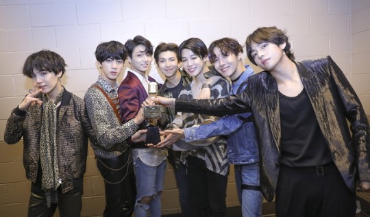 Group BTS is also making a new history in Rocks.BTS won the Top Social Artist Award for the second consecutive year at the Billboardss Music Awards in the United States on the 21st.The Korean singers award at the awards ceremony is the second time after PSY, who received the video award of Top Streaming Song in Gangnam Style in 2013, but the bulletproof boy band is the first in Korea for the second consecutive year.How much is the ransom of BTS, which won the Billboardss award, winning the world status, over pop stars such as Justin Bieber, Ariana Grande, Demi Lovato and Sean Mendes?According to industry experts, the economic value of BTS has already surpassed PSYs achievements.The ripple effect of the Korean Wave, which BTS has driven, is enormous not only in sales and sales volume but also in numbers, but it is expected to exceed about 1 trillion won in amount.KOTRA, Korea Trade-Investment Promotion Agency, analyzed that the amount of national brand assets created by Cyay in 2013 as Gangnam Style reached 665.6 billion won.In addition, Netmarble Games recently purchased 25.7% of BTSs big hit entertainment stake for 2014 billion won, and the market capitalization after the big hit is expected to exceed 1 trillion won.Lee Ki-hoon, a researcher at Hana Financial Investment, said, If we look at valuations based on net profit, the market capitalization of big hit is well above the market capitalization of all SM Entertainment.Meanwhile, according to Billboardss magazine on the 21st, BTS reported that it had officially recorded 24 hours of views of the biggest music video release this year with its new song Face Love.According to YouTube, Fake Love reached 35.9 million views a day, surpassing the 22.3 million views previously recorded by DNA and set its own record, Billboardss said. This led to the BTS top 10 24-hour views of the past, with two songs, Fake Love (3rd) and DNA (9th).Photo Billboardss Music Awards Official SNS