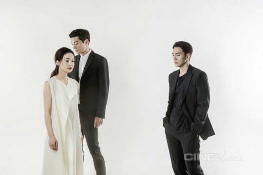 Theres not much left to face the shock mystery thriller Déj Vu.Déj Vu, which confirmed its release on May 30, is giving more power to their performance by unveiling intense pictorial cuts by three actors: Nam Gyu-ri, Lee Chun-hee and Kyu-han Lee.After killing a person with a car, a woman who suffered a horror hallucination could not endure and went to the police, but the shock mystery thriller Déj Vu, which was heard that the accident was not real and no one could believe it, entered the full-scale opening countdown.The Déj Vu, which was confirmed to be released on May 30, will make the audiences wait even hotter.Along with the news of the release, Nam Gyu-ri, Lee Chun-hee and Kyu-han Lee, the main characters of Déj Vu which featured the cover of the film magazine [Cine 21] 1156, which was published yesterday 22nd (Tuesday), are drawing attention.The cover shoot, which took place every day in the movie, confirmed that there was no accident, saying that the words of the woman Jimin (Nam Gyu-ri), Jimin who is convinced that she killed a person, Woojin (Kyu-han Lee), Woojin (Kyu-han Lee), Detective Lee Chun-hee, who does not stop monitoring them, It is impressive because the tension of the er is buried.In particular, a picture of Cine 21s cover catches the eye.Standing with her gaze down, Nam Gyu-ri is seen as her acting momentarily immersed in the Jimin character in Déj Vu.Kyu-han Lee holding her behind him, her expression distorted.His appearance, which will show intense acting through Woojin Character in the play, also focuses attention.Lee Chun-hee, who stares at these two as if watching them, also has a sharp eye that makes tension, unlike the soft appearance he usually shows.In addition, their appearance of shooting individual and group cuts in white and black costumes and minimalist styles creates a strange atmosphere and raises expectations for movies.An interview full of in-depth stories about the three actors film Déj Vu along with their pictorials can be found in [Cine 21] 1156.The film Déj Vu, which unveiled the suspense-filled Cine 21 cover story of Nam Gyu-ri, Lee Chun-hee and Kyu-han Lee, comes on May 30th.