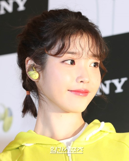 IU has been a Sony audio brand model for the fifth consecutive year and has introduced the wireless noise canceling earphone SP series for sports.