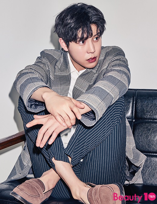 Actor Shin Ji-hoon has graced the June issue of the lifestyle magazine Beauty Ten (Beauty10).BeautyTen, published by Ten Asia, released a June issue photo with Shin Ji-hoon.Shin Ji-hoon Unlike the usual straight image in the picture, it emits the hidden masculinity with the concept of rough Feelings.Shin Ji-hoon, who made his debut as a model in 2011, has solidly built up his acting skills by challenging various genres such as musicals, dramas and movies.Recently, he has proved his potential as an actor by starring in the drama Weird Family and the movie Our Diary.In January, he appeared as Kim Ji-mins best friend in the observation entertainment program Flight Girl, which depicts the real life of unmarried girls.Kim Ji-min and a strange pink air current with a brief appearance, he snipered his girlfriend and has a nickname of Post Jung Woo-sung with a tall height of 187cm and outstanding appearance.Shin Ji-hoon said, It was an infinite honor when I first heard that he looked like him. But Im not Jung Woo-sung.I think I should show more charm of Shin Ji-hoon, and I thought I should grow up as an actor. This year, he has a break in preparation for his next work. Shin Ji-hoon said, I have only made my debut as an actor for about three years.I dont think we should settle down now to be a good actor, so Im trying to develop myself this year, he said.Every week I have a birthday, something special happens, he said. Its my birthday two days after this photo shoot.I am so happy that this years birthday has become a special week for this picture, he said. My first image is a straight image rather than a rebel, but I am very satisfied that the pictures of Feelings, which are more rough than I thought, were well suited to me.Interviews with the pictorials of actor Shin Ji-hoon can be found in the June issue of Beauty Ten (Beauty10).