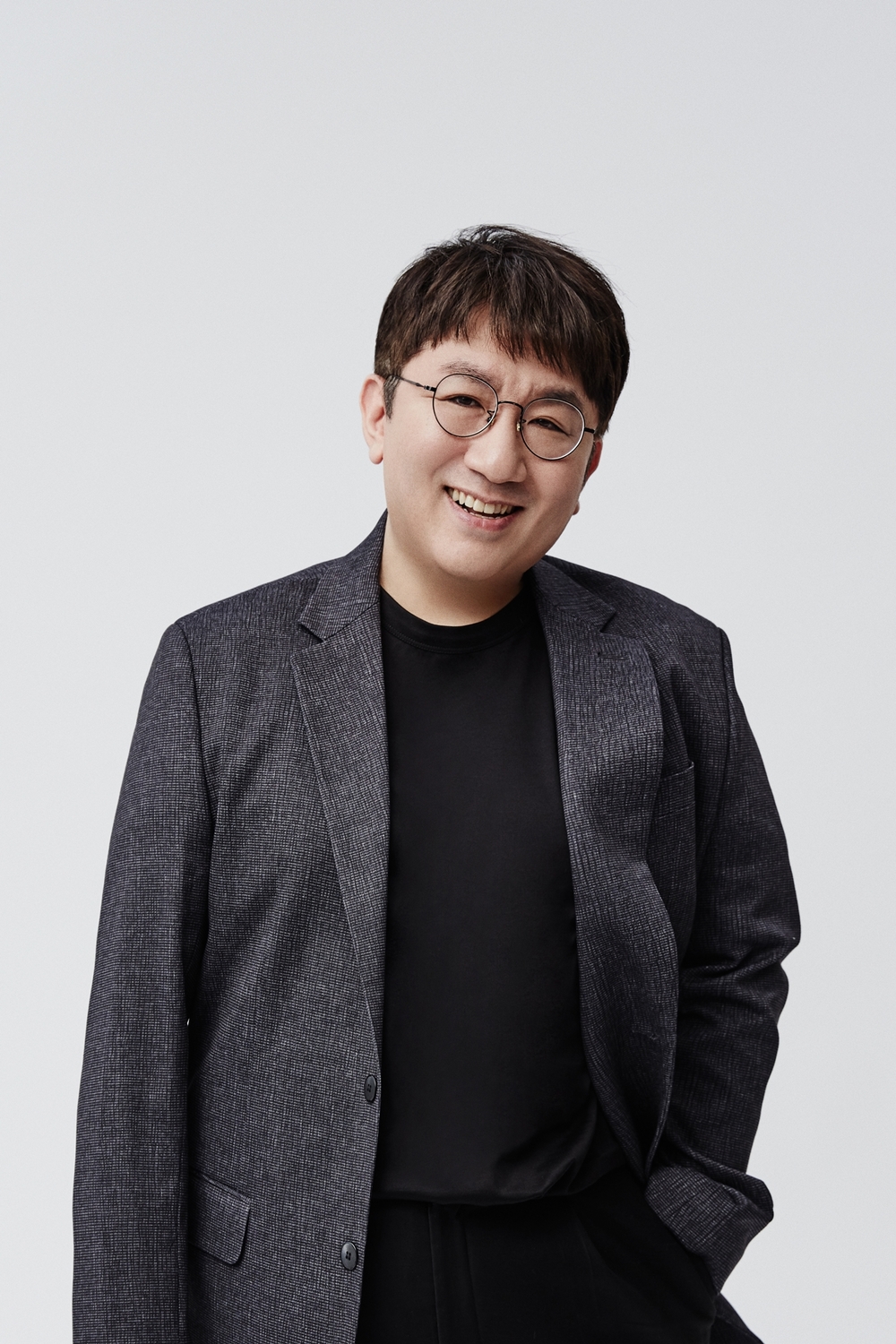 Bang Si-Hyuk, CEO of Big Hit Entertainment, was selected as the International Power Players, which moves the World music market.On May 21 (local time), United States of America Billboard announced 73 The International Power Players, and Big Hits Bang Si-Hyuk representative was selected as a Power player in the music production category.The International Power Players is a prestigious list of Billboards industry leaders who move the World music market since 2014.In addition to CEO Bang Si-Hyuk, Stuart Camp, manager of Ed Sheeran and owner of Grumpy Old Management, was named Manager of the Year and was named on the list by celebrities from the former World music industry.Billboard said, The group BTS Love Yourself: Her album, produced by Bang Si-Hyuk, sold more than 1.6 million copies in the previous world, was the first Korean group to make its name in the Billboard 200 TOP 10, and the album title song DNA was ranked 37th in Digital Song Sales.We expect more K-Pop singers music to enter the charts, said Bang Si-Hyuk, CEO of Billboard Magazine.There are a lot of artists in Korea who will satisfy United States of America music fans. pear hyo-ju