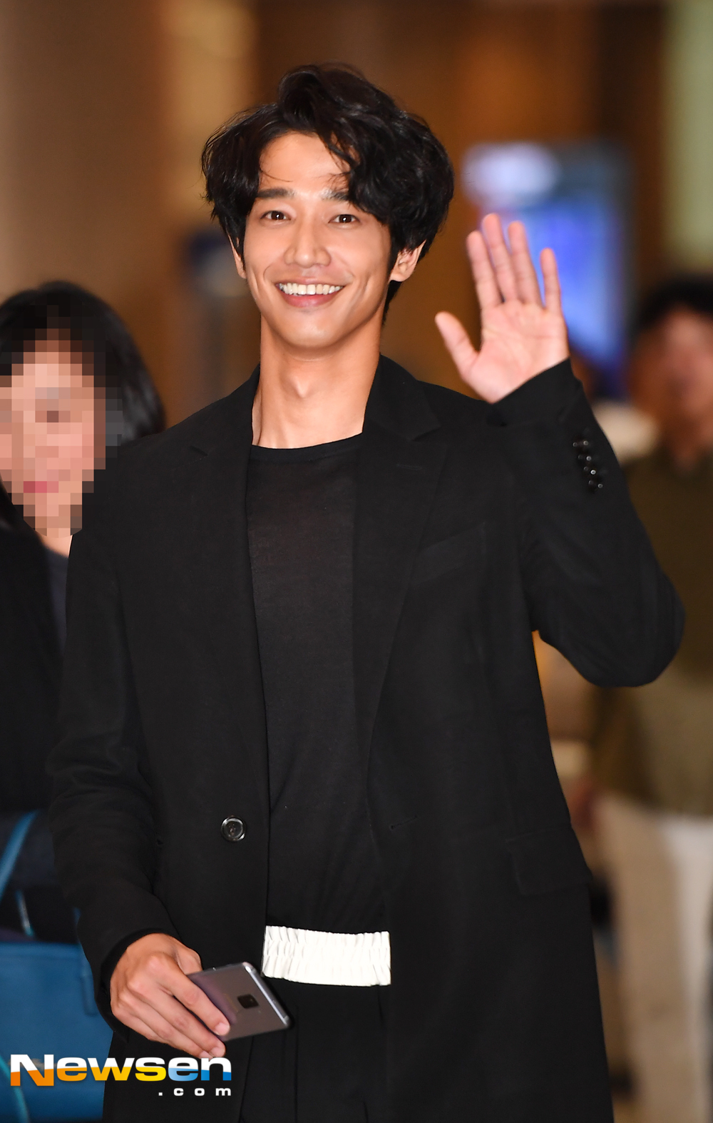 Taiwanese actor Ryu Ho arrived on May 23 through the Incheon International Airport, a promotional car for the movie Hello My Girl.Ryu Iho is greeting the arrival hall on the day.Meanwhile, Hello, My Girl is a heartbeat youth romance that depicts Boy, who returned to school in 1997, his first love of life, the tough things going on between them, and the confession challenge. It is being screened in Megabox nationwide.expressiveness