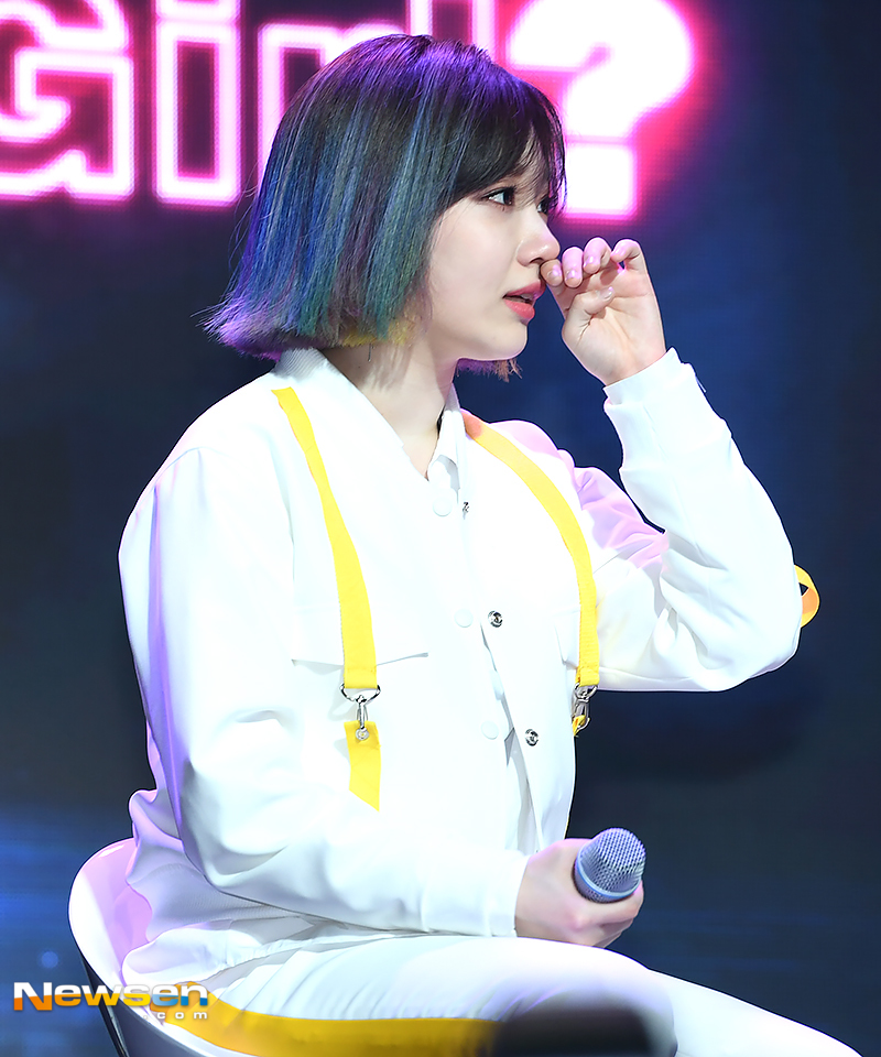 <p>Yuna Kim X Jeon Minju A showcase commemorating the release of the first single album Im Your Girl? Of female Duo Khan (KHAN) was held at Move Hall in Seogu Mapo-gu, Seogu Ward.</p><p>Khan Yuna Kim is shedding tears this day.</p><p>Meanwhile, Kans debut title song Im Your Girl? Produced by hit song maker Black Eyed victory is a medium tempo R & B, a harmonious combination of sensuous hip-hop beat and trendy electronic pop sensitivity.</p>