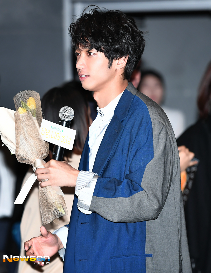 The Taiwanese movie Hello, My Girl stage greeting was held on May 23 at Megabox Central, Seocho-gu, Seoul.Ryu I-ho, the main character of the movie, attended the ceremony.Hello, my girl is a film about a boy who returned to school in 1997, a youth romance story about his first love affair, a rough thumb ride that started with his life, and a confession challenge.Lee Jae-ha