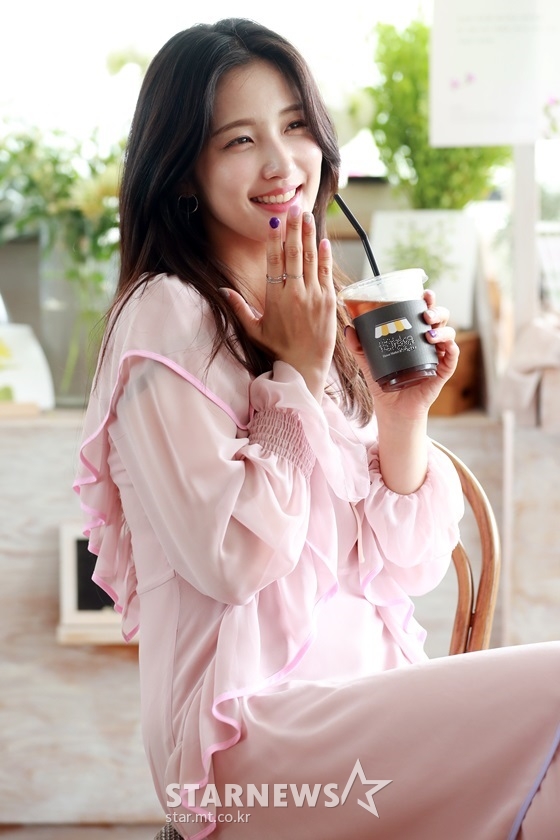Nam Ji-hyun (28 and Nam Ji-hyun) who left Girl Group 4Minute and made the new The Departure as Actor took a meaningful first step.In the TV drama Sejo of Joseon - Draw Love (hereinafter referred to as Sejo of Joseon), which ended on the 6th, Nam Ji-hyun made a deep impression by playing the role of Lucy, a mixed-race aftershocks.He played a full face with a face full of smacking and escorted the main character, Sejo of Joseon Yi Hui (Yoon Shi-yoon).I recently met Nam Ji-hyun through the Lets Have a Tea interview. Its Rose Day. Im looking for roses. Ho-ho.Nam Ji-hyun, who smiled brightly as he entered the cafe decorated with colorful flowers, was quite different from Lucy.She laughed, I took off my face and other actors were surprised to see if it looked like this.- What do you think of ending Sejo of Joseon?- There must be a lot of good things. What kind of environment is that?- I think it is a work that has a lot of affection.- I wonder why I left my real name and became a stage name.- Is the change of the name of the activity reflected much of your will?- I think shell like it.- The new Departure often says that worry and excitement coexist. How was Nam Ji-hyun?- Did the experience of dancing help you a lot when you were doing action?- Is there a reason why I chose boxing especially during various exercises?- Wasnt it difficult to play Manchuria?- I guess one of those ten teachers told you about Manchuria.- That must have been a long preparation.- You think he showed you something?- What part was the most important part?- What if there is another resemblance to Lucy?- How was your breathing with Yoon Shi-yoon in Lee Hwi?- I played slugging on my face for Lucy s role.- Is there an obsession that you should be pretty as a female entertainer?- Wasnt it awkward to look at the smeared face in the mirror?- Did you worry that you would be prejudiced by doing this work because you made your debut as a singer and worked?- Its often called a preconception about smoke stones. When did that bother you?- Did the director of Sejo of Joseon have such prejudice?- Do you have any desire to stand on stage as a singer again?- 4Minute is disbanding and the members are now scattered.What did you break up with your former agency, Cube Entertainment, at the end of the contract?- You left Cube Entertainment and joined The Artist Company as a new company. Im curious about the occasion.- The Artist Company seems to have started in a good environment as an actor.- The Artist Company has a handsome actor Jung Woo-sung and Lee Jung-jae, who represent Korea.Do you think they saw and recruited some parts of Nam Ji-hyun?- There are a lot of really cool actors in The Artist Company. Can everyone see them when they go to work?- Nam Ji-hyun will continue to act as an actor in the future, what would you like fans to look forward to?end