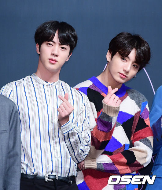 Meanwhile, BTS first unveiled the stage of its new song FAKE LOVE at the 2018 Billboard Awards (BBMA) at Las Vegas MGM Grand Garden Arena on the 20th (local time) and won the top social artist category award for the second consecutive year.