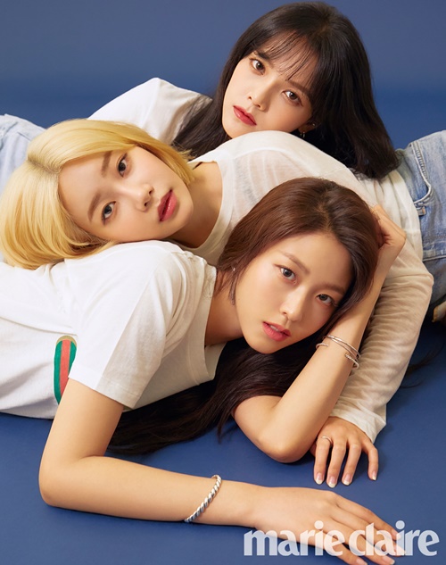 AOA (Jimin Yuna Hye-jung Minah Seolhyun Chan Mi), a girl group who is about to make a comeback, released an interview with a pictorial picture of her 20s healthy appearance.AOA attracts attention by showing various charms in the June issue of the Korean Independent Animation Film Festival.In the group cut of the first picture, AOA has uniquely digested the colorful styling and emits the charm of 6 colors.On the other hand, in another cut, jeans and white shirts are matched in harmony, showing refreshing and healthy at the same time.In a series of interviews, the members asked when they were happiest at one moment together, saying, When I ate food while living in a dormitory, When I practiced this album and my debut, and When I went on a trip together, and When I was together, I was the happiest and strongest.AOA will make its comeback with its fifth mini album BINGLE BANGLE on the 28th.The title song Bingle Bangle is a song that feels the freshness of midsummer, and you can see the bright energy unique to AOA.AOAs pictorial and interview specialists can be found in the June issue of the Korean Independent Animation Film Festival and the Korean Independent Animation Film Festival website.Photo: Korean Independent Animation Film Festival