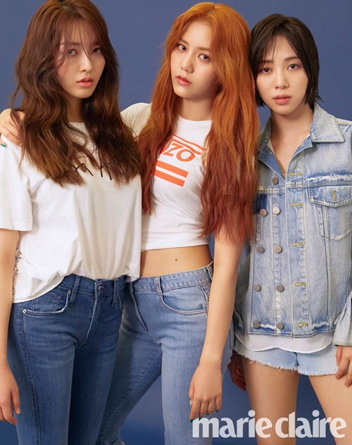 AOA (Jimin Yuna Hye-jung Minah Seolhyun Chan Mi), a girl group who is about to make a comeback, released an interview with a pictorial picture of her 20s healthy appearance.AOA attracts attention by showing various charms in the June issue of the Korean Independent Animation Film Festival.In the group cut of the first picture, AOA has uniquely digested the colorful styling and emits the charm of 6 colors.On the other hand, in another cut, jeans and white shirts are matched in harmony, showing refreshing and healthy at the same time.In a series of interviews, the members asked when they were happiest at one moment together, saying, When I ate food while living in a dormitory, When I practiced this album and my debut, and When I went on a trip together, and When I was together, I was the happiest and strongest.AOA will make its comeback with its fifth mini album BINGLE BANGLE on the 28th.The title song Bingle Bangle is a song that feels the freshness of midsummer, and you can see the bright energy unique to AOA.AOAs pictorial and interview specialists can be found in the June issue of the Korean Independent Animation Film Festival and the Korean Independent Animation Film Festival website.Photo: Korean Independent Animation Film Festival