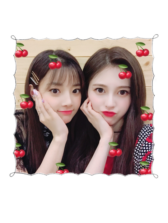 Unity has released its Selfie through its official site.Unity, who has made his official debut on the 18th, is continuing his active activities and is captivating fans by releasing self-portraits through the official site.Unity in the public photo is staring at the camera with a playful look and beautiful beauty.Unity said that she is having a good time in busy daily life, and if there is a hard time, she comforts each other and seems to have become one.Meanwhile, Unity will appear on KBS1TV Open Concert at 6 pm this evening.