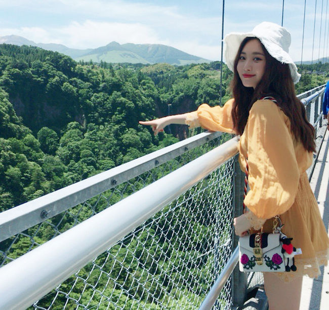Girls Day Yura has been taking a recent Nippon Travel Agency photo.Today, on the 27th, singer Yura posted a picture with the article Kyushu through his personal Instagram account.In the open photo, Yura is staring at the camera in a yellow one piece with a pure and youthful charm, pointing somewhere, and wearing a white hat that is bigger than her face so that her immaculate skin does not burn.On the other hand, Girls Day member Yura is concentrating on personal activities rather than recording activities. Recently, he has been selected as a diet supplement model and is active as a luxury body role model.Yura Instagram capture