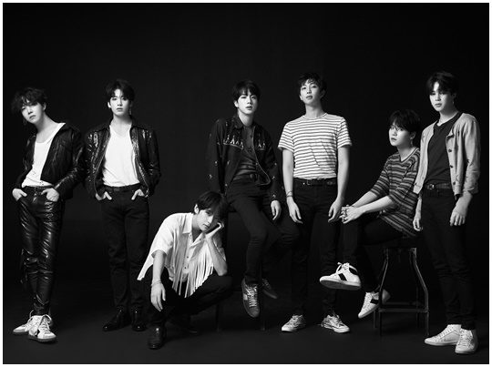 Forbes Naucalpan, a U.S. economic magazine, and Rolling Stone.com, a music magazine, top-notched articles that ranked No. 1 on the Billboard 200 chart of the group BTS.Forbes Naucalpan posted the title of BTS Debut New Album Love Yourself: Tesr At No.1, Becoming The First K-Pop Act To So, for the first time in the K-pop group on the 27th (local time).BTS has made history and has proved itself to be an incredible force in the worlds largest music market, Forbes Naucalpan reported.Rolling Stone.com also posted an article on the same day titled On the Chart: BTS, the first K-pop group to reach No. 1 (On the Charts: BTS Become First K-Pop Act to Reach Number One).Rolling Stone.com said, BTS officially conquered United States of America.Love Yourself: Tear was the first Korean group to rank first on the Billboard 200, and this record will be posted on the Billboard site on the 30th.