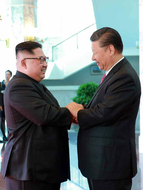 김정은 북한 국무위원장이 이달 초 중국 다롄(大連)을 방문해 시진핑 중국 국가주석을 만났다. [연합뉴스]