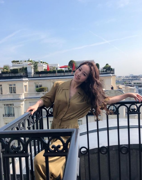 Actor Han Ji-min showed off his unbearable Goddess beautyHan Ji-min posted a variety of photos on his Instagram page on May 27.The photo shows Han Ji-min, who is having a good time in Paris, France, staring at the camera with a bright smile.The clean weather and the neat beauty of Han Ji-min blend together to capture the Sight.Stylist Han Hye-yeon walking along Paris street with Han Ji-min is also seen.The fans who responded to the photos responded, I just watched it, but I laugh, Its so beautiful, and I like this combination so much.delay stock