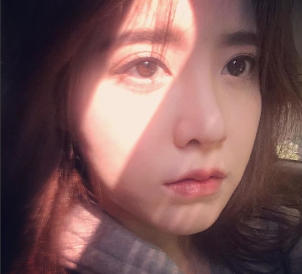 Actor Ku Hye-sun released a super-close Selfie.On May 28, Ku Hye-sun posted a picture on his instagram with an article entitled Exit.The picture shows Ku Hye-sun staring somewhere with his dazed eyes, and the clear and big eyes of Ku Hye-sun and the skin like Chapssal-tteok catch his eye.Ku Hye-suns unrealistic Beautiful looks gives the viewer an admiration.delay stock