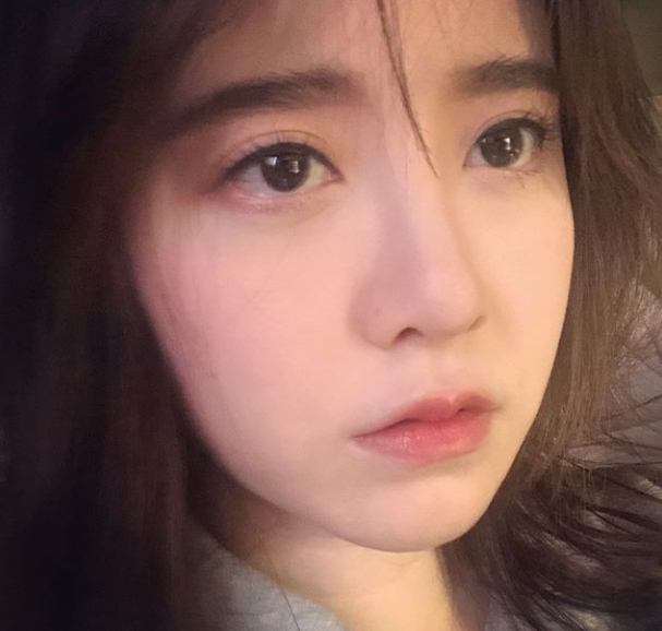 Actor Ku Hye-sun released a super-close Selfie.On May 28, Ku Hye-sun posted a picture on his instagram with an article entitled Exit.The picture shows Ku Hye-sun staring somewhere with his dazed eyes, and the clear and big eyes of Ku Hye-sun and the skin like Chapssal-tteok catch his eye.Ku Hye-suns unrealistic Beautiful looks gives the viewer an admiration.delay stock