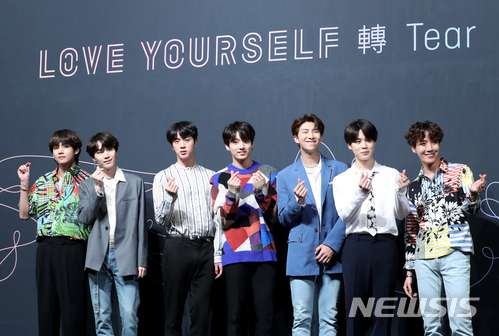 Despite not being noticed at the time of his debut in 2013, he has grown up to the top of World after he has grown up to save himself and his fans.In the Mood for Love is a series of album titles released by BTS in 2015 and 2016.Love Your Self is a series album title released by those who are sweeping the World Pop gods.He was the first Korean singer to climb to the top of the Billboard 200, the main album chart of Billboard, the highest authority of United States of America.United States of America Billboard said on its website news on Thursday that BTS topped the Billboard 200 with its third full-length album, Love Yourself Former Tear.BTS, how did you get to the top of World?BTS has renewed its seventh place, the highest record of Korean singers on this chart, with its previous Love Yourself win.BTS also wrote a record of entering the Billboard 200 top 10 in two consecutive albums.In particular, it is the number one album in the Korean album. It is only 12 years since the album was released in Billboard 200 in other countries than English.In 2006, the British popper group Ildibo topped the chart with an album Angkora, featuring songs sung in Spanish, Italian, French, and some English.Of the many charts on the Billboard, Billboard 200 is a great achievement because it is a chart that is the core of the core, said Moon Yong-min, a popular music critic who is editor of the idol webzine Idolology.If you have several goals to enter the United States of America mainstream market, it is very high.It means the BTSs strength worked. Its not a surprise entry into the charts with luck.In December 2015, In the Mood for Love pt.2 entered the 171st place on the Billboard 200, followed by In the Mood for Love Young Forever 107th in May 2016 and Wings 26th in October 2016.As recently as 2015, BTS was only the next-generation K-pop prospect.He opened his first solo concert in 2014, when he released his first full-length album, and was recognized as a team that is building up his ability to play until he became the first candidate for Sang Man.I was told that I did not burst the big one room.However, the expectation of the members inner circle was great from the beginning, especially the attention of members with production abilities such as leader RM(24) and Suga(25).It was also clear that they were playing their own music rather than vaguely following popularity: they also announced AND1 and received support from hip-hop enthusiasts.And1 is the way the artists put their ideas into a free-flowing style for non-commercial purposes, and the individual skills of the presenter are inevitably revealed.The presence of producer Bang Si-HyukBTS is not a member of a large agency.While idol groups belonging to entertainment companies such as SM, YG, and JYP are immediately attracting attention as they debut, they started from the bottom of the small and medium-sized agencies.But they had composer and producer Bang Si-Hyuk, 46.Bang Si-Hyuk, who played in JYP and others, started to develop BTS ambitiously by setting up his agency Big Hit Entertainment, and was famous for training members harshly in the early days.Bang Si-Hyuk is a graduate of Seoul National University and has the ability to produce not only composition but also various concepts. He is also famous for his proud The Artist.In 2011, MBC TV Our Night - Survival I am a singer, singer Lim Jae-bum, who came to stardom, asked for a remake of Candy in My Ear written by Bang Si-Hyuk and written by Baek Ji-young and 2PM Taecyeon, but refused.The name BTS also reveals aspirations with the pride of Bang Si-Hyuk, meaning bulletproof stops bullets.It contains aspirations to prevent social prejudice and oppression and to protect their music and values ​​with great confidence.Growth story fit for idol growth formulaBig Hit and BTS members faithfully followed this concept early on, which is why they filled the album with hip-hop, a music that best captures this orientation.Based on the grammar of this genre, he played songs with appeal to the same generation living in the same age, such as school violence, admission, backbone breaker.The number of fans who sympathized with their voices and messages gradually increased, because a strong fandom Ami (BTS fan club) was created from the beginning.The consensus formed through the School Trilogy is ignited in the series In the Mood for Love, which deals with youth.Their growth story has solidified the homogeneity of fans and expanded the fan base.Youth is not grand, I wanted to talk about the present right away rather than try to put a huge message, RM said in a past interview.Suga, who produced In the Mood for Love with composer Slorabit as an intro of In the Mood for Love pt1, made this song by recalling the cartoon Slam Dunk of Takehiko Inoue, a symbol of growth story and youth.The same albums song Issa was a material that has both excitement and anxiety regardless of their intentions, so I felt the magnetic field of Iwai Iwais youth movie April Story (2000), which is famous for Love Letter.Wings, which became a clear starting point of BTS popularity, is an album that peaked at their growth narrative concept.The main character Sinclair is a philosophical novel about the growth story of the worlds cracks, which is based on the motif of German author Hermann Hesses representative work Demian.For this reason, there was a craze for reading Demian among BTS fans. Since then, there has been a nickname Idol to read classical literature.Communication with social media, K-pop soil definitelyBTS recently received the Top Social The Artist category at the 2018 Billboard Music Awards, a second consecutive year of winning the award, not a major category award.However, it is a measure to confirm international popularity and influence.Over the past year, we have selected data such as album and digital song sales, streaming, radio broadcasting frequency, performance and social participation index, and global fan voting from the 1st of this month.BTS has been known as social media president such as YouTube and Twitter Inc. and has been steadily communicating with fans on social issues through various events. It has been ranked # 1 70 times on the Billboard Social 50 chart, It shows great influence on social.Last year, he was listed on Guinness as the most retweeted group on Twitter Inc.The members of Sugas birthday posted a video made by another member Jung Kook on Twitter Inc., and the members posted their own makeup and singing videos on Halloween Day.It is also special for seven members to share their SNS accounts unless they are individual member accounts.After receiving the Top Social The Artist category, RM said, I had a lot of thoughts about social (SNS), and I came to think again about how powerful it is to be a word that spreads through social.I am grateful to Ami (BTS fan club), he said.As international singer PSY (41) recorded a global hit in 2012, some pointed out that the current K-pop preponderance is not enough.But PSY is an unusual example, and K-pop has never been at the center of the World pop market, and it still tends to be digested as a subculture except for Asia.But BTS has brought K-pop to Worlds main genre: BTS and Bang Si-Hyuk said that it is possible because there is soil accumulated by K-pop.K-pop Gao Rous keeping value was valid.From the mid-90s, not the grand, K-pop Music was visually beautiful, Music was collectively acting and the performance was cool, said Bang Si-Hyuk. This word itself acted as a means beyond the linguistic boundaries, keeping the value of this Gao Rou but making members genuine about the value of BTS based on black music. Its the same, he said.Won Yong-jin, a professor at Sogang Universitys Department of Communication, said, It is not a song but an album that is the first place, so it is different from PSY.It is an event that proves that he took a place in World Music God. Where will we achieve this, what will we do after?Gangnam Style wrote a new record in 2012 when it finished second in Hot 100 for the seventh consecutive week.The Asian singers top five came 35 years after the 1977 Filipino singer Freddie Aguilars Anak came in fifth.Gentleman, the follow-up to Gangnam Style, came in fifth and Hangover came in 26th, but failed to reach the top.This is why BTS Hot 100 record is drawing attention: there is growing interest in how many tops will be the title song Fake Love from Love Yourself before Tear.BTS ranked 67th in Hot 100 with Love Yourself title song DNA and Mike Drop remix released in December of the same year ranked 28th.It is the top ranking of K-pop groups except PSY.