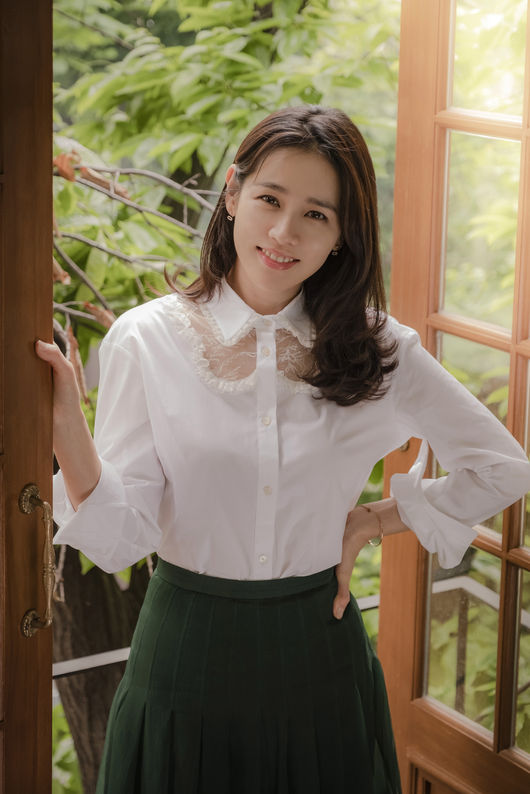 Pretty Sister Son Ye-jin, Defends for Huffy Sister Yon Jin-ah (Jung Hae In) Yoon Jin-ah is still growing.JTBCs Bob-savvy Sister (beautiful sister) ended on the 19th after raising the anbangs thrilling index to the fullest last spring.Son Ye-jin and Jung Hae In took on the main characters couple Jina and Junhee to wake up 200% of the viewers love cells.Many were enthusiastic about the real romance of unrealistic visuals, and the actors who produced the most beautiful results were also very satisfied.Son Ye-jin, who made a comeback to the CRT for a long time and secured the title of Live Up to Your Name Mellow Queen.Recently, I met Yoon Jin-ah, or Actor Son Ye-jin, at a cafe in Samcheong-dong.He was a young Jin-ah for three and a half months, loving, parting, reuniting and growing with Junhee.So I was confused whether I was having a conversation with Son Ye-jin or whether Yoon Jin-ah was sitting.It is the story of Son Ye-jin who lived as Yoon Jin-ah.Jung Hae In, Jun-hee itself.The title is, as it is, the Yon Jin-ah, played by Son Ye-jin, is a pretty sister herself.He is an Alpha woman who works as a coffee company supervisor and falls in love with Junhee (Jung Hae In), the younger brother of Friend Kyung (Sang Yeon-yeon).It is Son Ye-jin who draws a pretty sister, Yoon Jin-ah, who buys rice well.And because the partner was a pretty brother Jung Hae In, the audiences satisfaction with the surrogate increased.Our seaman is. (Laughs) Hes so good at acting. I didnt know he was this good, actually. Hes a very flexible Actor.It took me a while to understand and play the other person, and Jung Hae In was surprised to be so fast, so emotional, it was Jun-hee himself. I was very helpful.I wonder too much about the future, because there are so many other genres, things that are not shown.I was so painful when I was playing Classic, because I seemed so short, and then the director said I could do well over time, but Im pretty in my own right now.I wanted to tell Jung Hae In about this, and I felt a lot of pressure because it was the first melodrama, and I couldnt do both of the sudden kissing performances at the beginning.So I wrote, Youre Junhee himself, and when you feel awkward, it all gets awkward, so make it easier. Im already mature and right, and I know everything in my body.Yoon Jin-ah, actually, a very sorry character.Son Ye-jin returned to the CRT after five and a half years; after building various filmography on the film version, he returned to the house theater after a long time, and all viewers welcomed him.But he felt a burden on himself; but Sinabro Son Ye-jin became a Yoon Jin-ah and earned the Live Up to Your Name Mellow Queen accolade.In fact, I was slowly wet by Yon Jin-ah, not Absolutely from the beginning, because Actor Son Ye-jin is playing Yoon Jin-ah.Why is this? I did not fully understand it, but I understood Jin-ah from the first month. Jin-ah was in this heart. I understood. So I think that love was more sad and immersed.I was so sorry for Jinas situation, the pain she gave to Jina, the wounds she had received at work for a long time, the choices she did not want to hurt anyone at the moment.I wanted to endure the hard situation and to defeat it at the end, but Jina could not do it. The pain was repeated again, so it felt more realistic, sad and salty. Yoon Jin-ah is a slut? Haha Pretty sister was loved until mid-term by Jin-ah and Jun-hees beautiful real love.However, my mother opposed the love of her friend, who fell in love with her brother, and she looked at their love in the surroundings.Especially at the end, Jin-ah broke up with Jun-hee and met another man three years later, making viewers feel sorry.I think that the happiness sister reaction could have been more than a pity, but after I broke up with Junhee, Jina thought that she lived like a shell for three years.I met someone I really loved, and how could I live without any trouble after I broke up. I just met a man to forget Junhee.I also wanted a happy ending to tell the coach, Why dont you follow America? But Jina wouldnt have followed him.This Drama is the growth of Yoon Jin-ah. Still, Jin-ah hasnt grown up yet. Shes still growing.I would like to say thank you if you were a little comforted, happy, and sick through him. Please keep our Drama for a long time. Thank you.Provision of MS team, JTBC