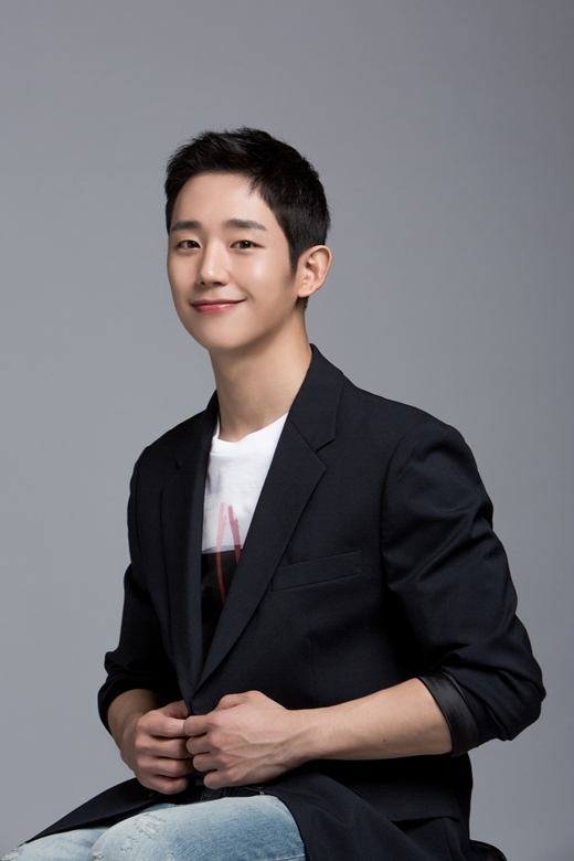 Actor Jung Hae In, 30, is the hotest star TV Drama has produced this year.JTBC Drama, which recently ended, was at the center of popularity of Beauty Sister who buys rice well.Jung Hae In, who became a peoples younger son through this drama, emerged as a popular actor connecting Kim Soo-hyun and Park Bo-gum.Although he himself says, I am burdened and afraid that such a title wants to run away, Jung Hae In received explosive love by playing Seo Jun-hee, a six-year-old younger sister who falls in love with her pretty sister, Yun Jin-a.Jung Hae In, who recently met at a cafe in Samcheong-dong, described Son Ye-jin, who had been breathing in the drama, as an unadjective actress who can not be expressed in any modifier.But I turned to the idea that the first impression was very difficult and scary.He was a senior and a surprise who had only seen TV and movies, and at first it was difficult to manage his face when he talked, but my thoughts were smashed.I was so honest and so funny, and they disarmed me, and they laughed so well on set and outdoors that they made me feel comfortable.I think I feel comfortable feeling that I respect you more than anything else. Pretty Sister was a story about real love drawn by two men and women who were just friends.The melodrama of the two men was so realistic that they seemed to be peeking at real love, and the question of Is not it real dating? And the cheer of I want it to be good was also hot.Jung Hae In said, We were so proud of this reaction. It is not a documentary, but it is a drama, and every moment I tried to postpone it with sincerity.It was good to have that moment passed on.He also said that many things have changed through this work. His thoughts on love and love have changed.Seo Jun-hee is an all-in type (to love), and it was time to look back on whether I could do everything, not think about myself, but think about the other person.I dont think Im there yet. Actor thinks he should be constantly in love, but this work changed.I realized that a man has to talk a lot, and he can not see it, so he has to communicate more.I need courage.After three months of filming, Jung Hae In will go on a reward vacation with his colleagues Actor and crew to Japan on the 29th.Jung Hae In said, I am so grateful and ridiculously happy every day. I wanted to rest, but I was healed through this work.I want to show it to you as soon as possible. 