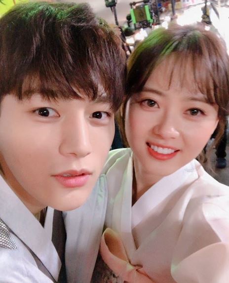 Actor Go Ah-ra showed off his sweet chemie with Myoeng-su KimGo Ah-ra released several photos on her SNS on the 28th, along with an article entitled Please expect a lot of Miss Hammurabi tonight: Hanbok and Chalk.The photo shows Go Ah-ra and Myoeng-su Kim staring at the camera with their faces affectionately.Especially in the photo, Go Ah-ra is dressed in hanbok and emits a sweet charm, capturing the attention.Go Ah-ra is currently playing the role of a strong and weak young judge, Park Soo-rim, in the comprehensive programming channel JTBC drama Miss Hammurabi (playplayed by Moon and directed by Kwak Jung Hwan).Myoeng-su Kim is breathing with Go Ah-ra, which is disassembled into Imbarn, which considers principle principle first.Miss Hammurabi is broadcast every Monday and Tuesday at 11 pm.