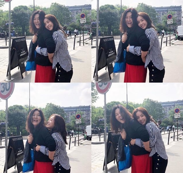<p>Actor Han Ji-min disclosed mischievous everyday life with intimate stylist Han Hye-yeon.</p><p>Han Ji-min posted a photo on his own SNS on the 29th, I am your cicada, I like your fat of fat (Im you babe, I love your valley).</p><p>In the posted pictures, Han Hye-yeon is back Hugged and the figure of Han Ji-min making a mischievous expression is contained.</p><p>Like a sentence written by Han Ji-min, it looks like touching Han Hye-yeons belly and Han Hye-yeon, who is smiling brightly at his Han Ji-mins mischief, It seems to be showing.</p><p>Meanwhile, Han Ji-min confirmed the appearance in the new Mizuki drama Knowing Wipe of tvN scheduled to be broadcasting in August.</p><p>Photo = Han Ji-min Instagram</p>