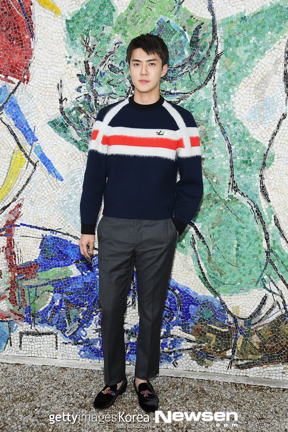 Louis Vuitton 2019 Cruise Collection was held on May 28 (local time) in France.EXO Sehun is attending and posing on the day.kim hye-jin