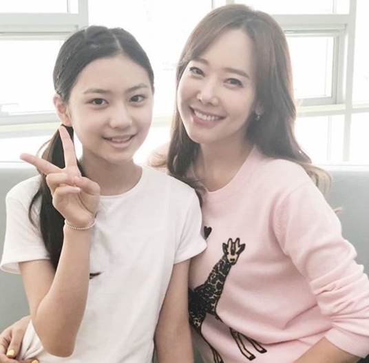 Sooo-jin met Kwon, who had been breathing on KBS 2TV Children 5 for a long time.Actor Sooo-jin posted a picture on his Instagram on May 29 with an article entitled Daughter I met for a long time.The photo shows the affectionate images of So Yoo-jin and Kwon, and the warm-hearted two are impressive even after a long time.kim myeong-mi