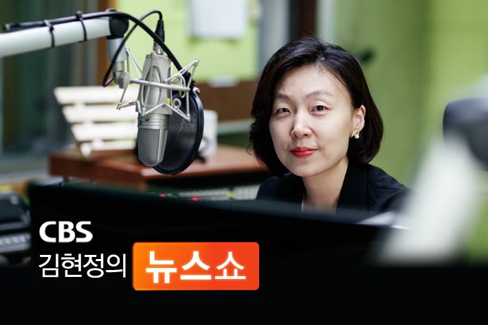 Broadcast: CBS Radio  FM 98.1 (07:30-09:00)  Proceed: Kim Hyun-jung anchor Talk: Lim Jin-mo (popular music critic)Hi, Lim Jin-mo.Kim Hyun-jung> Bulletproof work again.Lim Jin-mo> Yeah. I was amazing, proud, and, on the other hand, I expected it.Kim Hyun-jung> Did you expect this much?Lim Jin-mo. Yeah. Because you made the album last time. Im on the charts for the album youre talking about.So I thought, Id better be better next time, and in the meantime, I was on the American Music Awards, receiving awards for the Billboards Music Awards, performing and appearing on many United States of Americas Nippon TV programs, and I gained a tremendous rise in awareness.So I thought the next album would be better, but when I heard that it was the number one spot on the Billboards album chart, this is actually a miracle.Its also on Billboards. The album is actually a single and a different artist-like chart.Kim Hyun-jung> The single chart has the Billboards 100 chart.Lim Jin-mo> Yes.Kim Hyun-jung  This is an album, Billboards 200 chart, but the album chart is more meaningful.Its not just Lim Jin-mo, its a chart thats contested by a number of songs. Theres pop legends.For example, Elvis Presley, The Beatles, The Rolling Stones, and Youtu (U2) all ranked # 1 on the Billboards album chart.Kim Hyun-jung. So, the Beatles, the Rolling Stones, the Utu, all these people, Michael Jackson, who passed by.Lim Jin-mo In short, we know and musically recognized people are at the top of the album chart.Lim Jin-mo> And Im more proud of it. In a way, this road was filled by PSY.PSY was in Gangnam Style Korea for 7 weeks on the Billboards single chart.Kim Hyun-jung. Then, you took the single chart. You took the top two, not the top one?And its a huge number two of Lim Jin-mo. It was a six-pack album that was also in Gangnam style.Six packs have not been able to achieve the same BTS on the Billboards album charts.Kim Hyun-jung? Yeah, on the album chart.Lim Jin-mo > So this BTS Billboards has tremendous value because of its symbolism.Im telling you that these Friends have now grown into a great artist in the United States of America market.Kim Hyun-jung No, sir.But when you interviewed us last year, what you said was that the secret of BTS popularity was the sword dance, and when you see yourself singing and dancing on that stage, your mouth opens.Lim Jin-mo.Kim Hyun-jung> But in fact, Wonder Girls, Girls Generation, Shiny, and Exo are the groups that showed great performance in the World market, not idol groups.If Lim Jin-mo> It differentiates itself in that respect, what is the difference between BTS and BTS? I have done a great deal of heat and sex on SNS, so Mr. Bang Si-hyeoks first words are like that.The first place in the secret of BTS popularity is SNS.Kim Hyun-jung> How can it be done like this?Lim Jin-mo> It continued to convey the news of bulletproof, and then I posted a new song, and I spread the image of bulletproof overseas.Kim Hyun-jung So Facebook, Instagram, Twitter all through?Lim Jin-mo, this effort was so intense, and the other was almost as fast as I could do with overseas performances and the stage, and as soon as I could, I told you about the sword.That knife. Look at the jimin dancing. Hes not human.Kim Hyun-jung (laugh) She was really good.Lim Jin-mo> That makes me cry.Kim Hyun-jung> Lim Jin-mo is tearful, so do you feel how much you are?And Lim Jin-mo. And I cant deal with what you see on Nippon TV.Kim Hyun-jung So you showed the performance in the field that you can not do, and you showed it all around the world.Lim Jin-mo.Especially, I focused on the United States of America market and already secured a fan through SNS, but I confirmed it through the performance.Thats why they kept spreading the fan base.Kim Hyun-jung, okay. Thats what it worked.We have heard that our idol is good, recognized overseas, and recognized for a long time, but the reason why it became bulletproof is that it is the difference in that part.Lim Jin-mo> Another one likes the individual characters of BTS.Kim Hyun-jung  Really? What about the character?Kim Hyun-jung I am now. I tried to be ignorant.Lim Jin-mo? How much is it now? Youve grown up. (Laughing) It took me a year.Kim Hyun-jung> I need to talk to my teenagers, thats what.Lim Jin-mo> Musically, leader RM, Sugar, J-Hop, and the Friends of the country have a lot of writing, composition ability and too good, and the other thing is that it contains the emotions of this era.Especially young people.Kim Hyun-jung  What is the sensibility of this age?Lim Jin-mo. Young people are breathing a little too much. No job. Dream torture. Hope torture. But theyre good at it.GO over trouble, MIC Drop, and this time Ive already been told in Paradise. Its okay if you dont have a dream. Its okay if you dont have a dream.It seems to me that this is a huge comfort to the young people who live now.Kim Hyun-jung above. Paradise. Yes, sir.Lim Jin-mo> Actually, Im the first bulletproof player to be on the album. And this one, single. If FAKE LOVE is in the top 10.It lasted two or three weeks. So this is a phenomenon. I think member RM said that in an interview. I want to be in the top 10.And BTS has received the United States of America. It has received it.Ive received Kim Hyun-jung. Now youre at the reception threshold, and then what?Lim Jin-mo> Sure. Its still a reception, but its a real reception. (Laughs)Ill look forward to it. I dont think I can do it. I think its going to be in the top 10 with a single.Lim Jin-mo. Yeah. Because bulletproof has been a constant effort. BTS song, Blood sweat tears. Blood sweat tears.Blood sweat, tears. Thats why I came to United States of America, and I was in the middle of the struggle.In my view, bulletproof is bright because it has built a solid reputation through this new album.Kim Hyun-jung. I heard that. I received it. Already?Thats what Lim Jin-mo thinks, but Im greedy and I think that if you want to get a real reception, you have to take a step on the single chart.Lim Jin-mo> Sure.I think that from this point in the year to this point in the year, to October, when you are so popular, for example, if you burn like an active volcano or raise your awareness through any other event, I think the Grammy Rookie Award is not so difficult.Kim Hyun-jung  Grammys Rookie Award? Its also great.The Rookie of the Year Award for Lim Jin-mo. I dont think its possible.Ill look forward to Kim Hyun-jung It. Ill talk to you all this way.I will tell you the title song FAKE LOVE among the new albums of bulletproof which song is receiving such a World support for those who have not heard.You can enjoy the appreciation. Thank you, Dr. Lim.Thank you Lim Jin-mo.Kim Hyun-jung, a popular music critic, was Lim Jin-mo. (Stap = Korea Smart Stick Association)Billboards album No. 1 .. Artist recognition SNS image building and overseas tour fan base spread single chart to the true United States of America market acceptance Grammy challenge?Id like to dream of a rookie