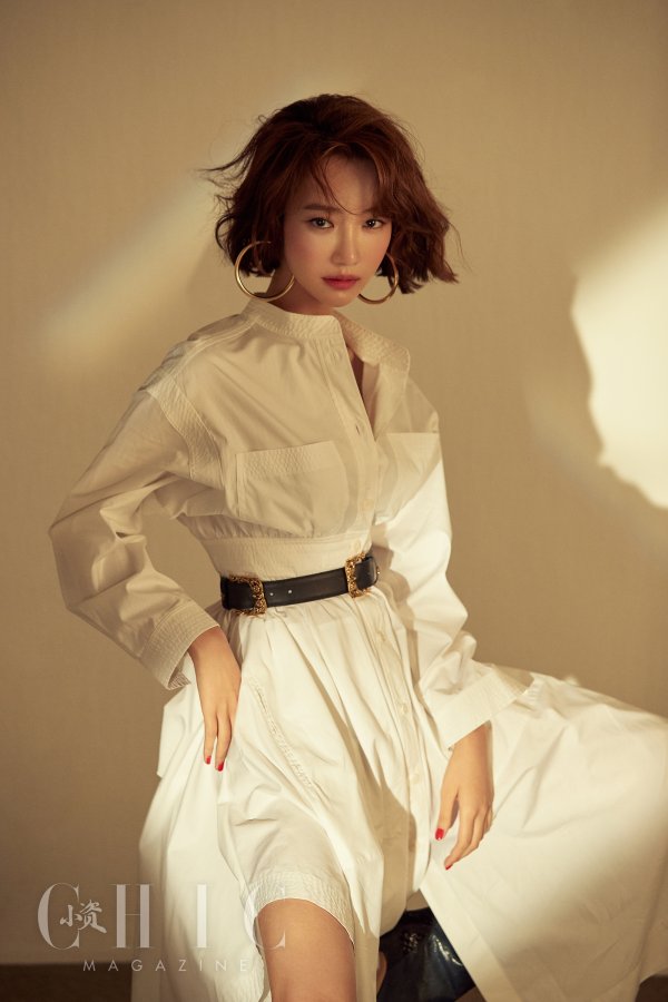 Actor Go Joon-hee has covered the June issue of the famous Lee Hye-Yeong Sozik (CHIC) in China.On the cover, Go Joon-hee produced an overwhelming atmosphere, emitting intense eyes on the red-colored flower dress.His trademark, single-haired hair styling, and a chic and powerful look catch his eye.Go Joon-hee has been leading the trend with a single hair, a choker necklace.Im looking forward to seeing what fashion will lead to in the fashion world in 2018, he said. Im also looking forward to Koreas next film.