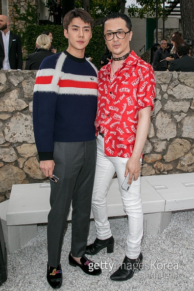 Sehun was invited to the Louis Vuitton Fashion show in Saint-Pold Bangs, France, where he met Emma Stone.He also had photo time with famous actors such as Jennifer Connelly and Leah Seidu.On the 29th, W Korea Instagram posted a picture of Sehun with Emma Stone along with an article entitled Emma Stone and EXO Sehuns sweet eyes in EyeContec.The two people sitting side by side are laughing and talking to each other.On the other hand, EXO Sehun is appearing on Netflix You are the perpetrator!