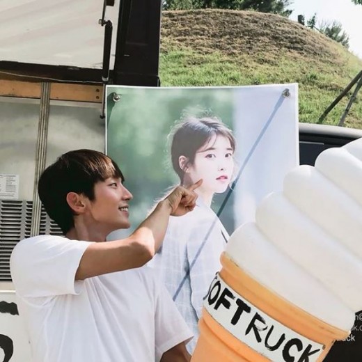 TVN Lawless Lawyer Lee Joon-gi was moved by the IUs Simona Babčáková gift.Lee Joon-gi posted a picture on the 28th instagram with the article Thank you for Ji Eun-ah ~ Gift that all the staff have made me strong ~ Beautiful heart impression itself ~ Give strength to lawless monthly ~ ~ ~.Until recently, IU, which played a hot role in TVN My Uncle.It appears to have presented Simona Babčáková and Ice cream tea to Lee Joon-gi, who is currently appearing on the same channels Lawless Lawyer.Lee Joon-gi left a certification shot with a variety of concepts in the IUs token gift.The sense of IU also stands out: When you look at Simona Babčákovás banner, you change the phrase lawyer wins by law, only the person fighting by law in court to Bob.The Ice cream car contains the IUs message, My Uncle Ijian (IU), along with The Episode to Comfort.IU and Lee Joon-gi made a friendship by appearing on SBS Lovers of the Moon - Bobo Sensei which was aired in 2016.Lee Joon-gi also presented a snack car when IU was filming My Uncle.