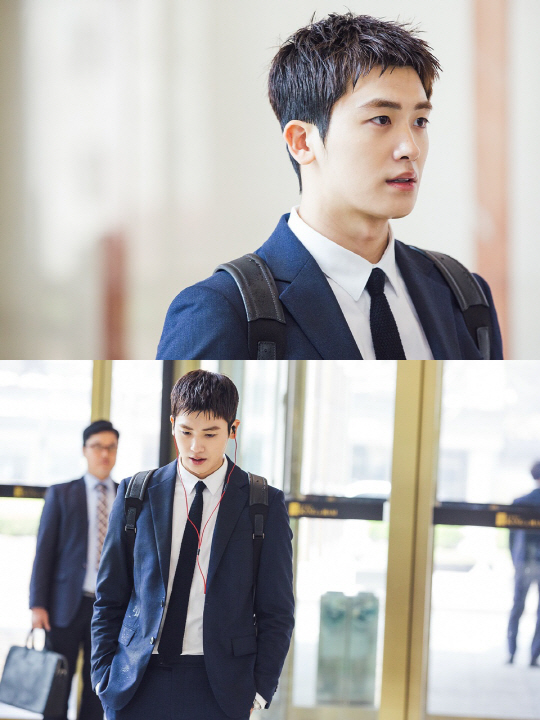 Suits Park Hyung-sik flaunts unrivaled suitfitPark Hyung-sik posted two photos on his SNS on the 30th, which appeared as a shooting cut in the drama Suits.Park Hyung-sik in the photo showed off his fresh and intelligent visuals and showed off his textbook-like office look visuals.Suits is a drama depicting the romance of Ko Yeon-woo, a fake new lawyer with a genius matching king and the legendary lawyer of Koreas top law firm Gang & Ham. It is broadcast every Wednesday and Thursday at 10 pm.