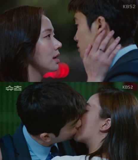Suits Park Hyung-sik and Ko Sung-hee kissed each other and confirmed each others hearts and cooperated with defense.In the 11th KBS2 drama Suits, which aired on the 30th, Ko Yeon-woo (Park Hyung-sik) and Ji-na Kim (Ko Sung-hee) were shown to confirm their hearts with kisses.Ko was the first to stand up for the case, and had to defend the publisher in connection with the copyright lawsuit.He took Ji-na Kim away because he was a man and worried that it would be difficult to get out.After that, he successfully pulled out the victims statement and went to work together. Ji-na Kim said, I can solve my lawyer.Ji-na Kim, dont you know me? asked Ko Yeon-woo, and Ji-na Kim said, We do not know each other. If I want to know, will you tell me?So, Ko Yeon-woo said, I am curious about the things I have done. The two eventually kissed.