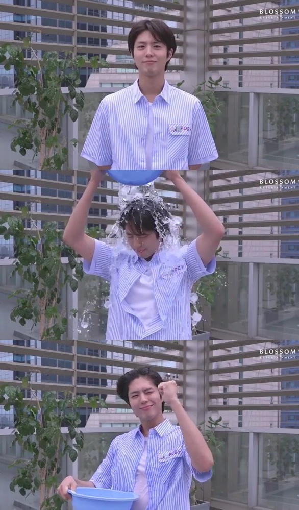 Park Bo-gum responded to the Ice Bucket Challenge Lindsey Vonn.Actor Park Bo-gum agency Blusham Entertainment posted a video on Park Bo-gums Ice Bucket Challenge, saying on May 30, Park Bo-gum actor participated in the 2018 Ice Bucket Challenge on the official Instagram.Blussom said, I hope that many people will gather warm hearts and cheers and be conveyed with great hope.I would like to ask for your continued interest and support, and I would like to support the construction of Lou Gehrig Hospital for Lou Gehrig disease patients. Thank you. In the video, Park Bo-gum said, I am grateful to Sean for his meaningful challenge, Lindsey Vonn, for the construction of the first Lou Gehrig nursing hospital in Korea.I need your attention and help not only from me but also from you watching this video to build Lou Gehrig Hospital.I hope that warm hearts will gather and become a great power for the people of Hwangwoo and their families. I will support you so that Lou Gehrig Hospital can be completed safely, he added.Park Bo-gum said, The three people I want you to support with me are Lee Joon-hyuk, who was with Kwak Dong-yeon and Yeo Jin-goo in the moonlight of Gurmi Green.emigration site