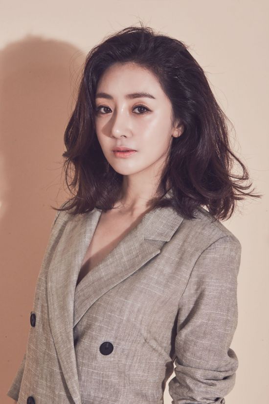 Actor Oh Na-ra expressed his love for his fans.Recently, an Interview with Oh Na-ra, who appeared as Jung Hee in the TVN Drama My Uncle (playplayed by Park Hae-young and director Kim Won-seok) at Nonhyeon-dong, Gangnam-gu, Seoul, was conducted.Oh Na-ra recently invited fans to watch My Uncle together and uploaded a photo of the certification. My fans have been with me for nearly 15 years.Its like a family because theyve been together since the musical.I have never seen a work together in the Drama, but I heard that I was watching a Drama with my fans on my birthday and I wanted to try it. I suddenly invited them, but there were not many people who could come on weekdays, so everyone rolled their feet. Five people came and watched the Drama together with tears. It was a good time.I told the behind-the-scenes story alive, and it burst out. I decided to have this time in the future. I was like a sister and sister who were close to fans without a wall between actors and fans.The fans were friends who watched my growth process, and I always supported and gave strength to my family, so I was able to go with my fans for a long time. When asked about his reaction to the fact that Oh Na-ra followed him, he said, I laughed very much.IU rented a theater, but I rented a small office and watched it with paws, and I even watched it on a computer monitor, not on TV.I was nervous that I could not do that, he replied and laughed.