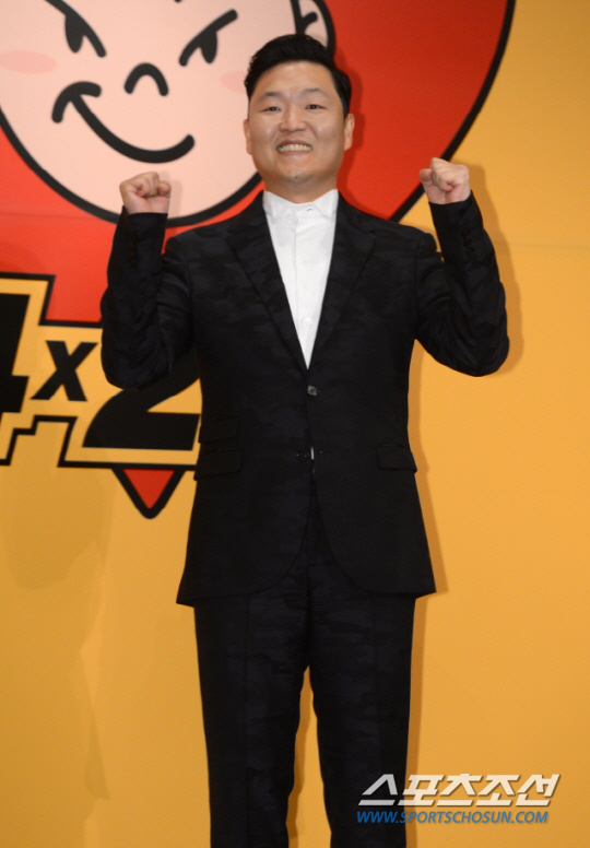 Singer PSY to President Moon Jae-in is celebrating BTS Billboards achievement.First, singer PSY celebrated BTS entry into the top 10 of the US Billboards Hot 100 chart (Billboards main music chart).Stronger. Proud, he said on his Twitter account on Thursday, citing an official Billboards Twitter post with a Billboards article link.Along with the tribute, he added even the Thumb Chuck emoticon.PSY has been in second place for seven consecutive weeks in the Billboards Hot 100 with the previous hit song Gangnam Style in 2012.Following him, he seems to express his gratitude to his juniors who have received Billboards and are once again in the status of Korean singers.President Moon said in a Billboards announcement on the 28th that BTS Billboards first place news was announced in advance, I congratulate the wings of the seven boys and boys who love singing, and BTS has taken a step further toward the world stage.From now on, I have to remember each name of Jean, Sugar, Jay Hop, RM, Ji Min, Bhu, and seven boys in the country. BTS responded through the official SNS, I can really believe it with my eyes. President Moon Jae-in! Thank you for celebrating BTS Billboards # 1.I was really impressed by our support for Ami (ARMY and fan clubs) above all, he said, promising to try to impress more people in the future.The executive producer of Big Hit Entertainment, Bang Si-hyuk, also retweeted President Moons congratulatory tweets and expressed his joy.BTS new album LOVE YOURSELF Tear topped the list on Billboards 200 and FAKE LOVE topped the list on Hot 100, according to the latest chart released by Billboards on Thursday (June 2).The Korean singers simultaneous entry into the Hot 100 and Billboards 200 was the first time in September last year that BTS recorded its own record on both charts and set the highest record for Korean singers.This is the result of proving the popularity of the world as well as BTS FAKE LOVE as well as LOVE YOURSELF Tear album.In particular, BTS is the first Korean singer to be ranked in the top 10 in Hot 100 including Billboards 200 in the first week of the release of the new album.Billboards said on the 27th and 29th of last month, BTS ranked first in the Billboards 200 for the first time on the Kpop album, and entered the top 10 in the FAKE LOVE, He said.Meanwhile, BTS has been ranked #1 on the iTunes Top Albums charts in 65 regions around the world and #8 on the UKs Official Albums Chart Top 100 shortly after the albums release, as well as the Billboards chart, with all of the albums songs entering the Global Top 200 charts of the worlds largest music streaming company Sportify.