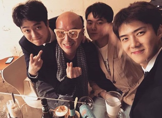 Broadcaster and businessman Hong Seok-cheon reported on his recent situation with EXO Se-hoon.Hong Seok-cheon posted a picture on his 31st day with his phrase I just had a lot of fun with my friends #EXO # Se-hoon and friends, but lets eat Rice noodlesss.Hong Seok-cheon is appearing on Channel A I heard it with a rumor and MBN Real Market Talk, Cart Show 2.
