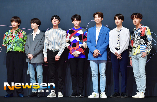 BTS has expressed its gratitude to President Moon Jae-ins celebration.Boy group BTS wrote back to President Moon Jae-in on celebration on the official Twitter account on the morning of May 31.BTS said, Wow, I can really believe it! President Moon Jae-in! Thank you for celebrating the top Billboard of our BTS.Above all, I was really impressed by our support for our amis. I will continue to make efforts to become a BTS that will impress more people in the future. I really appreciate it, he added.emigration site