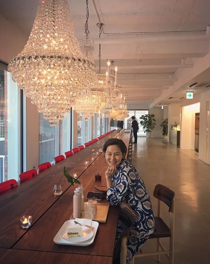 Kim Na-young reported on the current status of second pregnancy.Broadcaster Kim Na-young posted a picture and a picture on his instagram on May 31, saying, My solo picture for a long time.Kim Na-young in the photo is wearing a comfortable one piece and making a bright smile.Second, Kim Na-youngs expression, which seems to be brighter after the pregnancy, attracts attention.kim ye-eun