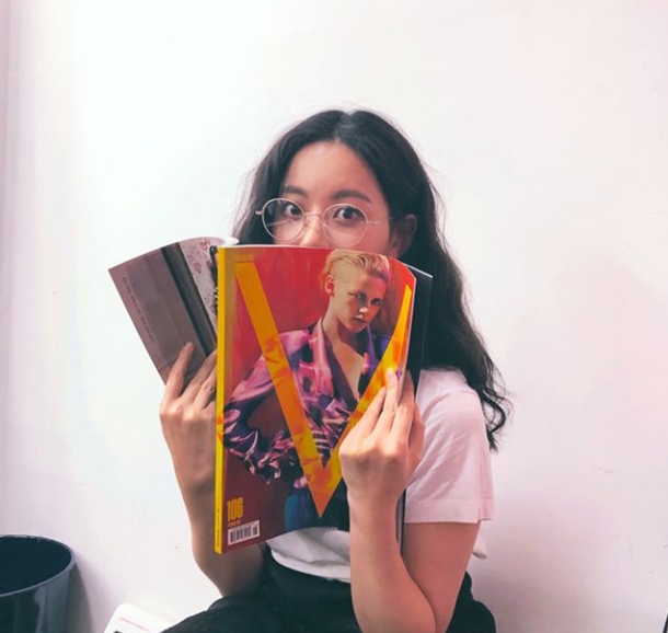 Actor Oh Yeon-seo has released a different look.Oh Yeon-seo posted several photos on Instagram on May 31.The picture shows Oh Yeon-seo wearing a round-shaped retro-glass, Oh Yeon-seo reading a magazine and radiating an intellectual charm.The brilliant beauty of Oh Yeon-seo, who does not do I will not. with glasses, catches the eye.Fans who encountered the photos responded such as Be intelligent, Pretty, cute and do everything alone, Its really good, Oh Yeon-seo.delay stock