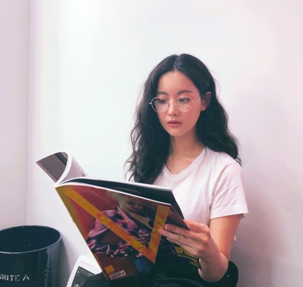 Actor Oh Yeon-seo has released a different look.Oh Yeon-seo posted several photos on Instagram on May 31.The picture shows Oh Yeon-seo wearing a round-shaped retro-glass, Oh Yeon-seo reading a magazine and radiating an intellectual charm.The brilliant beauty of Oh Yeon-seo, who does not do I will not. with glasses, catches the eye.Fans who encountered the photos responded such as Be intelligent, Pretty, cute and do everything alone, Its really good, Oh Yeon-seo.delay stock