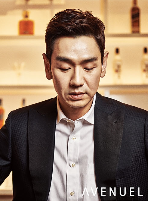 Actor Kim Tae Woo has released the pictorial.In SBS Weekend SEKYG Entertainment Secret Mother (playplayplay by Hwang Ye-jin, director Park Yong-soon), Kim Tae Woo, who plays the role of Han Jae-yeol, a husband and head of the family who solves anything for his wife and family, has released a picture that shows a different appearance from the drama.This picture was made with a chic urban man concept as if it were indifferent, and Kim Tae Woos cold and cool, but it caught the attention with his warm, charming appearance.In addition, despite the inclement weather of Rain, it is said that the staffs are not getting Rain or cold, and that they are getting good luck by blowing up their strong brother beauty.When asked why he chose Secret Mother in the interview, he said, It is a script.Hwang Ye-jin, who writes this drama, is a newcomer in his late 30s, and seems to see Noh Hee-kyung, the early writer of the Lie period.The writers special skill gives a story to one passing person, but Hwang Ye-jin writes it. In the ongoing interview, conversations about the usual hobby, Kim Tae Woos thoughts on Acting, and the recent movie came and went.Meanwhile, SBS Weekend SEKYG Entertainment Secret Mother starring Kim Tae Woo is broadcast every Saturday night at 8:55 pm, and his picture and interview can be confirmed in the June issue of ERainuel.eRainuel
