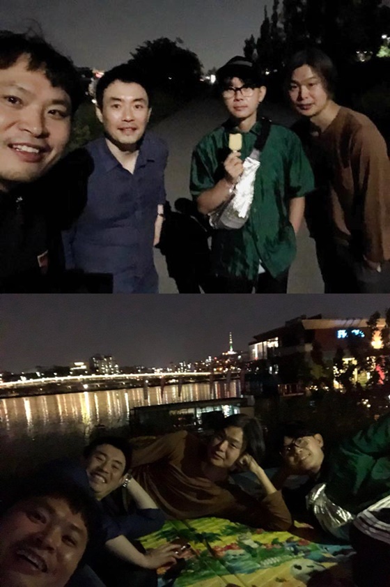 Lee Seung-hwan released two photos on his Facebook page on the 29th with the article Gangdong gathering, the worlds pure people.