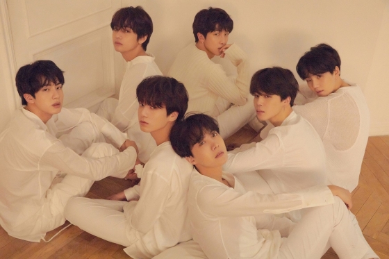 The Republic of Korea is in love with BTS.The seven-member boy group BTS (BTS, Jin, Sugar, Jay Hop, RM, Jimin, V, and Jeongguk), which marks the sixth year of DeV in 2013, has recently become an international singer by reaching the top 10 on the Billboard 200 chart and the top 10 on the Hot 100 chart.This achievement of BTS, which is writing a new history of K-pop groups every day, is now expected to be only the beginning.Right now, from the AD system to the enter system, the relationship with the company, and the stock market.I congratulate the wings of the seven boys and boys who love singing.President Moon Jae-in, who has been busy with issues such as the North Korea-U.S. summit, has attracted attention by celebrating the top 200 of BTS Billboard through official SNS on the 28th.President Moon said, Young people in the world have been comforted and encouraged by BTS songs, dances, dreams and passions.Congratulations on the LOVE YOURSELF TEAR album being ranked # 1 on the US Billboard 200.It is the first Korean singer in 12 years in a language that is not English, he said. BTSs outstanding dance and song contains sincerity.There is a magical power that transforms sadness into hope and difference into the same.Each of the seven members has surpassed the region, language, culture and system by singing who they are and how they want to live. President Moon said, BTS has made Korean pop music a step further toward the world stage.We young people can share life, love, dreams and pain with young people around the world in the language of K-POP. We support BTS dream of being the worlds most influential singer, winning the Billboard Hot 100 chart, winning Grammys, touring the stadium, and becoming the worlds most influential singer.I also support the fan club Ami who is making his voice toward the world with BTS. I will prevent prejudice and oppression against teenagers. From now on, I will remember each name of seven boys.Its still a new beginning. Thank you for giving impressions to our people and the world in a wonderful way. South Korean government ministries, including President Moon Jae-in and the Ministry of Foreign Affairs and Trade and the Ministry of Culture, Sports and Tourism, also celebrated the BTS Billboard 200 as the No.Find BTS beneficiary! Keyeast Entertainment shares surgeBTSs agency is Big Hit Entertainment, led by producer Bang Si-hyuk. Big Hit, which is smaller than three major domestic agencies such as SM, YG and JYP, is still listed.In the stock market, BTS-related BTS beneficiary is attracting attention.Keyeast Entertainment, led by Bae Yong-joon, saw the first benefit of such a benefit.Keyeast Entertainment is responsible for BTSs Japanese management by its Japanese subsidiary DA.Keyeast Entertainment has been enjoying the fun by rising more than 20 percent on the 31st after the upper limit on the 30th.Keyeast Entertainment has been complaining about shareholders, with individual investors taking group action due to continued stock price declines, but the surge has made shareholders laugh.Just bring in BTS, the money is as much as it can...catch BTS in the AD industry.BTS is now the dark language of the domestic CF industry.BTS is modeled on mobile phones, sports apparel, beverages, school uniforms, duty-free shops, finance and cosmetics, and is also struggling to catch BTS in other areas.Model fees are also known as the highest level of treatment in Korea.However, even if you set an expensive model fee, you can not catch BTS as a model.BTS is unable to schedule AD shooting due to tight schedules such as overseas tour schedules this year. As the popularity of BTS soared, only those who could not catch them as models became accompanies.