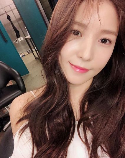 Singer BOA has unveiled a selfie full of innocence.The BOA posted a picture on her Instagram page on Wednesday, where the BOA stares at the camera in light makeup and white.The netizens who responded to this responded such as What is beautiful, My sister is completely innocent boss, Goddess and Sim Kung.On the other hand, BOA is appearing on TVN entertainment program Food diary Dak-bokkeum-tang.