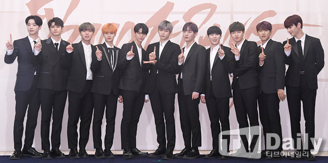 Wanna One, a group that managed YMC Entertainment, was Lee Juck as a new agency called Swing Entertainment.What company did Swing Entertainment choose as a bird nest by Wanna One, who is walking on the trend?On the 31st, Wanna One said through the official fan cafe, Wanna Ones agency will be changed to Swing Entertainment from June 1.Swing Entertainment is a professional management company dedicated to Wanna One, and all the staff will do their best to support Wanna One.As a result, public attention is focused on swing entertainment.On the 31st, a song official said, Swing Entertainment is a company established by officials who have been closely related to Wanna One since before.Above all, as Wanna One was born through cable TV Mnet Produce 101 Season 2, CJ E & M also invested in Swing Entertainment.CJ E & M, which did not intervene in Wanna Ones management, seems to have indirect influence on management.In addition, Wanna One said, We will continue to cooperate with YMC Entertainment, which was in charge of existing management for smooth business transfer. Swing Entertainment is a structure that can not be separated from YMC Entertainment.This is because YMC Entertainments key figure has become the representative of Swing Entertainment, and the two companies are inevitably close from the beginning.With the project group Wanna Ones activity period running short, fans are more keen on Wanna Ones Lee Juck news.It is noteworthy whether Wanna One, who has built a bird nest with familiar people, will be able to stand in front of fans with better activities.